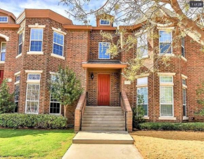 New Listing by SuperHost! Walk to Texas Tech!